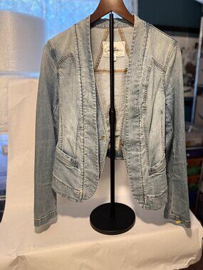 Women's Carol Anderson by Invitation Jeans Jacket, Light Wash, Size Small  (U2)